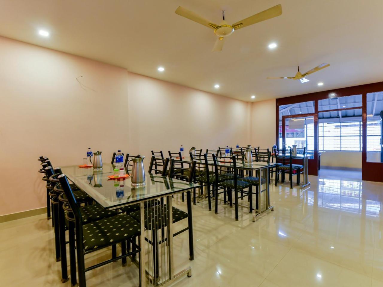Hotel Thomson Regency à Alwaye Extérieur photo